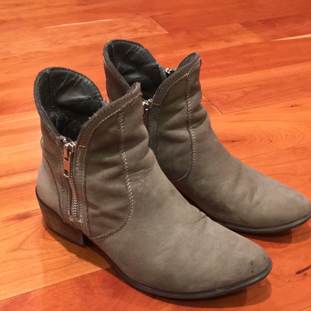 Grey boots